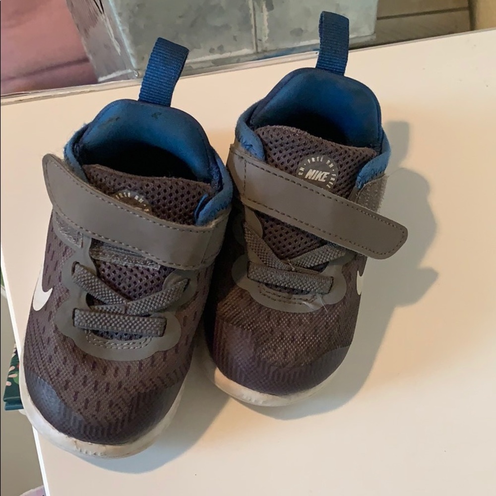 Baby boy Nike Free shoes - Picture 2 of 4